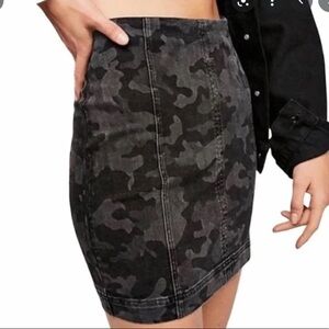 Free People Size 8 Grey/Black Camo Skirt